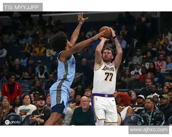 东契奇44+12+6里夫斯21+4+4 NBA杯湖人擒灰熊 东契奇44+12+6里夫斯21+4+4 NBA杯湖人擒灰熊